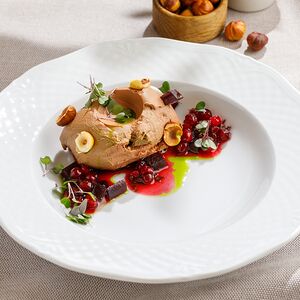 Куриный паштет с луковым мармеладом и клюквенным соусом