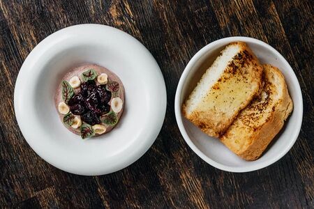 Паштет из куриной печени с конфи из вишни и фундуком