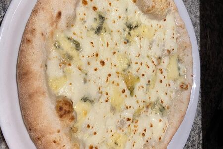 Pizza 4 Formaggi
