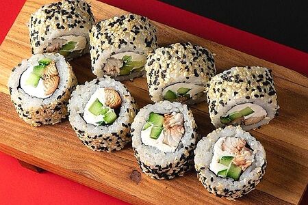 Токио с копченым угрем в сливочном сыре