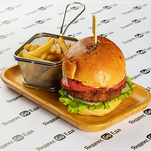 Бургер с картофелем фри