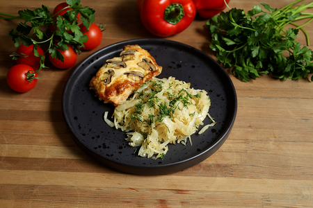 Капуста жареная с зеленью