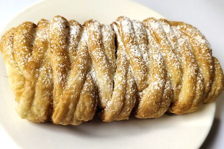 Кленовая косичка с грецким орехом