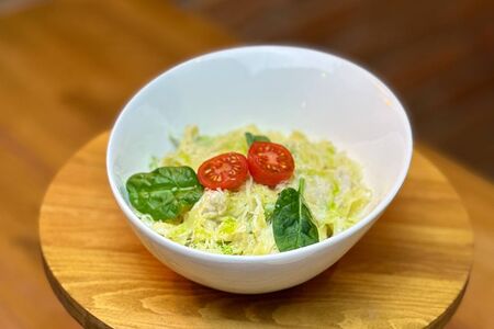 Паста с куриным филе, брокколи и сливочным соусом