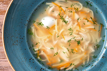 Суп куриный с домашней лапшой