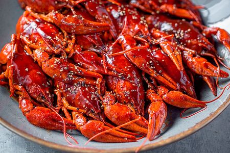 Раки в квасе и трех перцах