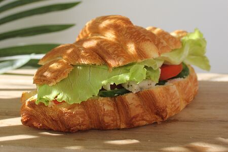 Круассан с курицей