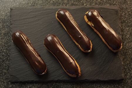 Эклер шоколад