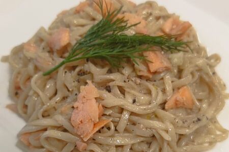 Вок сливочный с лососем