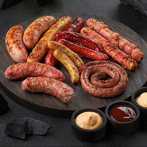 Ассорти из домашних колбас большое