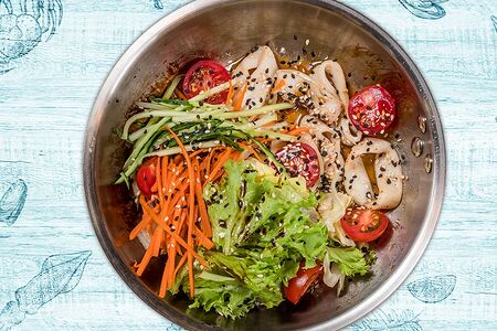 Салат тёплый с кальмаром