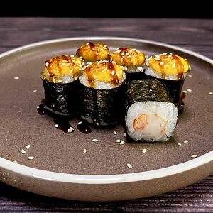 Запеченный мини-ролл с креветкой