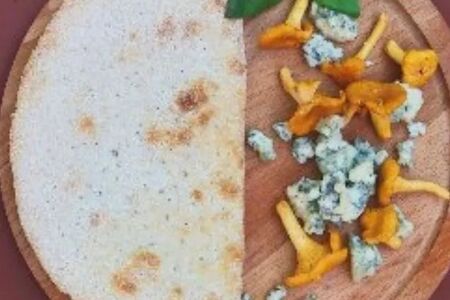 Кальцоне с лисичками и дорблю