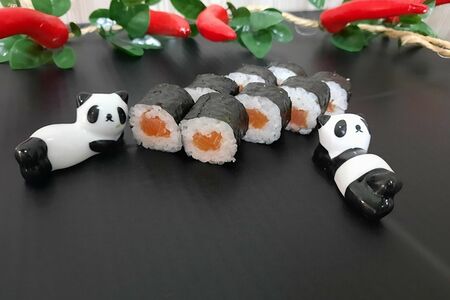 Маки с лососем