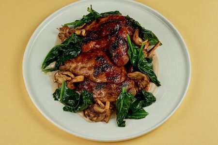 Половинка цыпленка со сметанным соусом