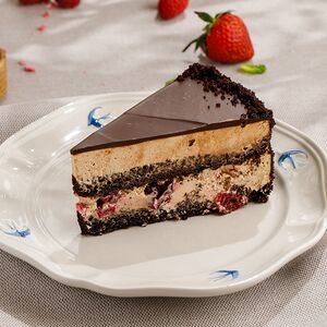 Шоколадно-вишнёвый торт