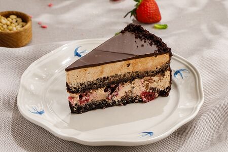 Шоколадно-вишнёвый торт