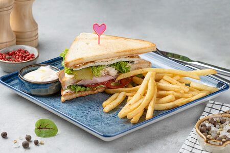 Клаб-сендвич с курицей