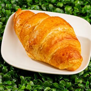 Круассан с малиной 