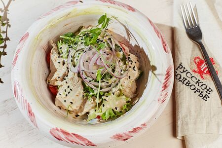 Салат с бужениной под ореховым соусом