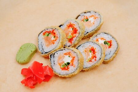 Темпура ролл с лососем