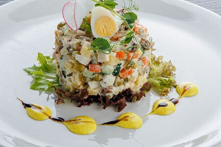 Салат Оливье с языком