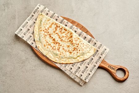 Кутаб с сыром и зеленью с соусом сацебели