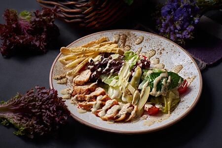 Салат Цезарь с курицей