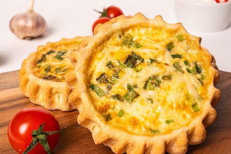 Перепечи с зеленым луком и яйцом