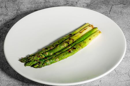 Спаржа на гриле