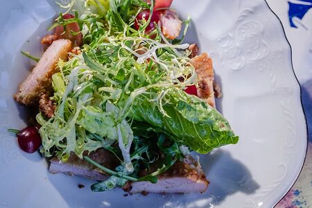 Салат с хрустящим цыпленком