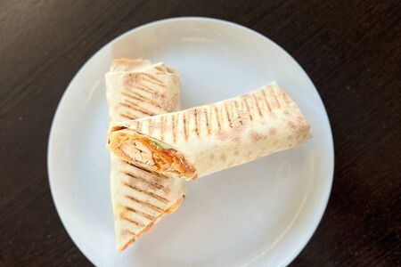 Шаурма на углях из свинины в тонком лаваше