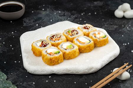 Жареный с копчёным лососем