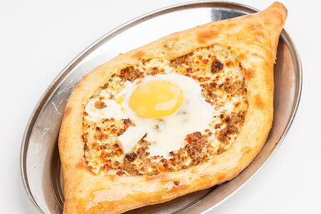 Хачапури по-аджарски с бараниной