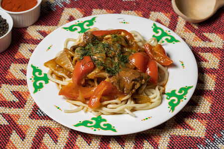 Лагман на тарелке