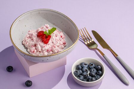 Творог с малиной