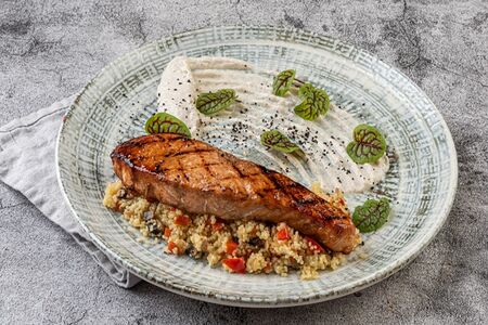 Лосось с кускусом