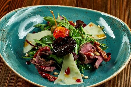 Салат с ростбифом