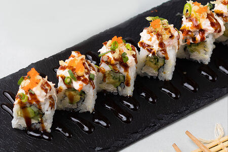 Авторский ролл с крабом и авокадо 