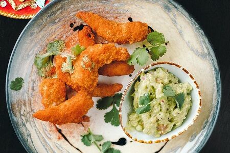 Камарон темпура с соусом Гуакамоле