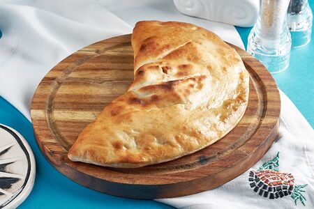 Кальцоне с яблоком и корицей