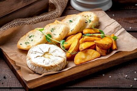 Камамбер запеченный