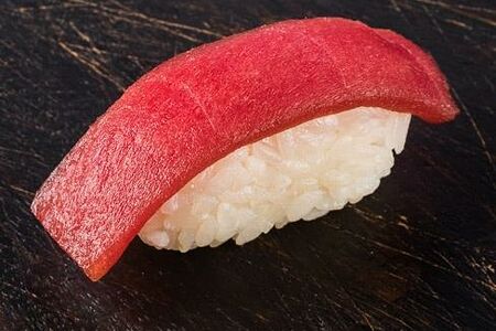 Суши с тунцом