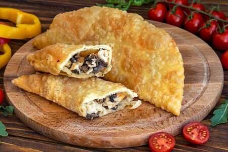 Чебурек с курицей и грибами