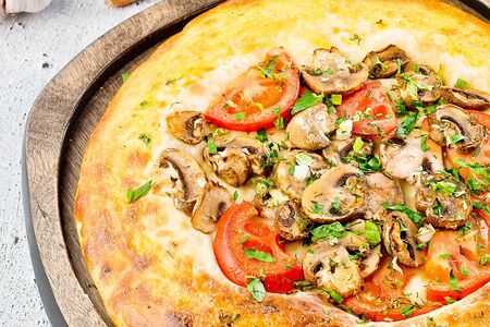 Мини-пирог с сыром и грибами