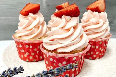 Капкейк с клубникой