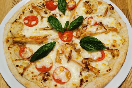 Фирменная пицца Том Кха с куриным филе