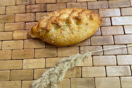 Пирожок с вишней