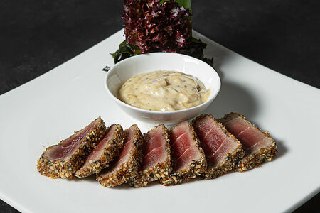 Тунец в панировке фурикакэ