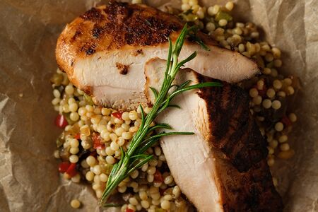 Грилованная курица и птитим с овощами